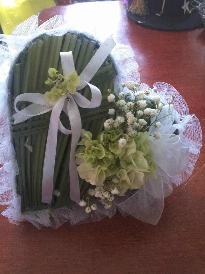 mali venac u obliku srca za mladence