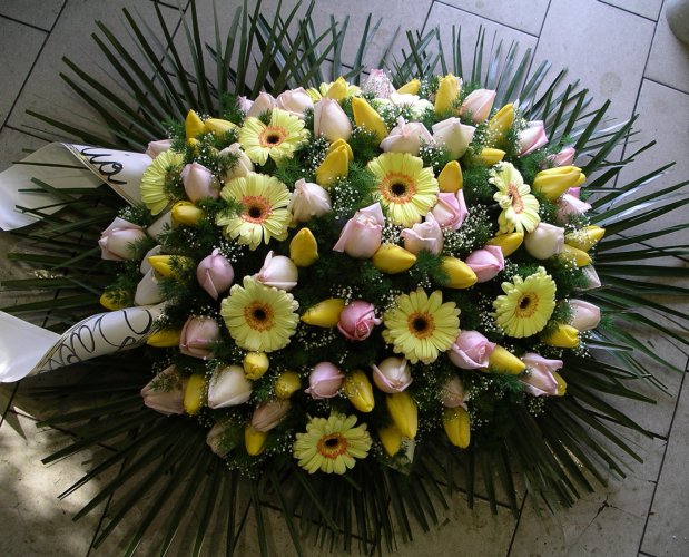 buket sa žutim cvećem
